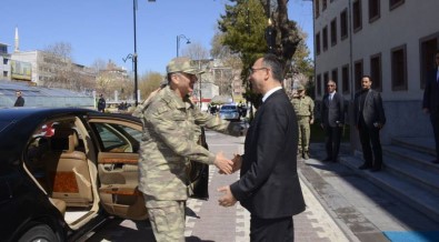 Kara Kuvvetleri Komutanı Orgeneral Çolak, Malatya Valisini Ziyaret Etti