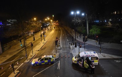 Londra'daki Saldırının Bilançosu Açıklaması 5 Ölü, 40 Yaralı