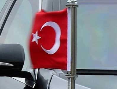 Türk bayrağına saldırı girişimi
