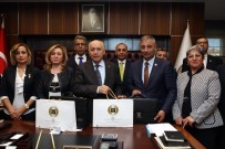 Yenimahalle'de 55 Muhtarlığa Kırtasiye Yardımı