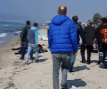 Ege'de Kaçak Göçmenleri Taşıyan Bot Battı