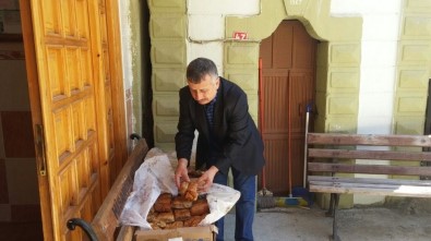 Hisarcık'ta Cuma Namazı Sonrası Adak Geleneği Sürüyor