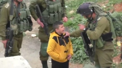 İsrail Askerleri 8 Yaşındaki Filistinliyi Gözaltına Almak İstedi