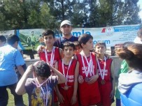 KOŞU YARIŞI - Kulplu Öğrenciler Atletizmde Şampiyon Oldu
