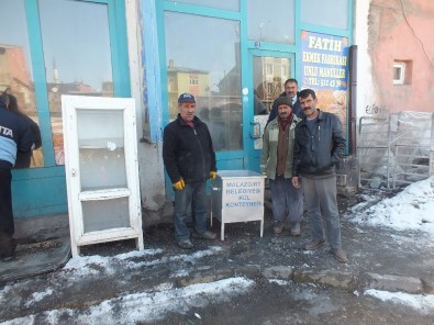 Malazgirt Belediyesinden 'Kül Konteyneri' Dağıtımı