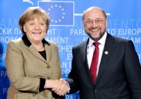 ALTERNATİF PARTİ - Merkel'in Oyları Eriyor