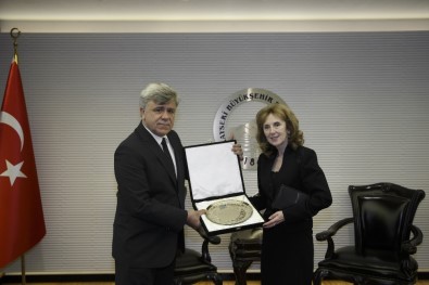 Slovakya Büyükelçisi, Büyükşehir Belediyesi'ni Ziyaret Etti