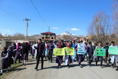 Tuzluca'da Öğrenciler 'Yeşili Koru Tuzluca' Sloganıyla Çevre Temizliği Yaptı
