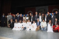 HAKKARİ VALİSİ - Hakkari'de 'Bir İhtiyaç Da Sen Gider' Tiyatro Oyunu Sergilendi