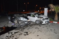 İki Araba Kafa Kafaya Çarpıştı, 2 Kişi Yaralı