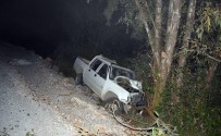 ÜNAL YıLMAZ - Ortaca'da Virajı Alamayan Araç, Ağaca Çarparak Durabildi; 1 Yaralı