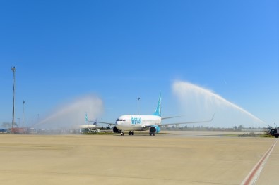 Sezonun 189 Kişilik İlk İskandinav Turist Kafilesi Antalya'da Törenle Karşılandı