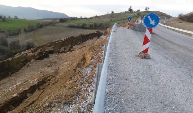 Tavşanlı-Emet Karayolu Heyelan Nedeniyle Kısmen Kapandı