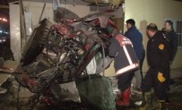 Kontrolden çıkan otomobil muhtarlık binasına uçtu: 4 ölü, 1 yaralı