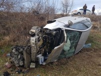 Çankırı'da Otomobil Tarlaya Uçtu Açıklaması Aynı Aileden 6 Kişi Yaralandı Haberi