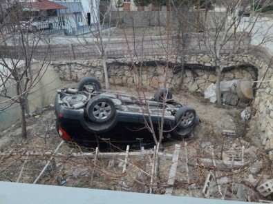 Duvarı Aşıp Aracı İle Bahçeye Düşen Bayan Sürücü Ağır Yaralandı