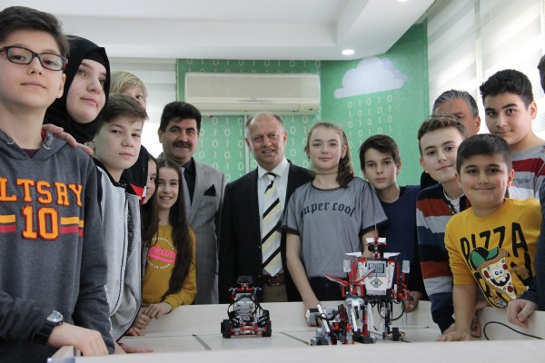 Öğrenciler geleceklerini kodluyor