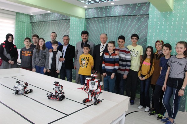 Öğrenciler geleceklerini kodluyor