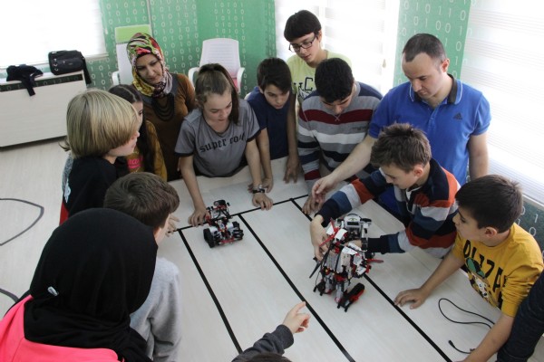 Öğrenciler geleceklerini kodluyor