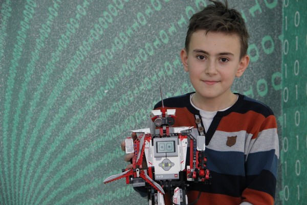 Öğrenciler geleceklerini kodluyor