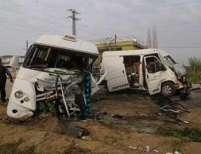 Adana'da trafik kazası: 1 ölü, 18 yaralı