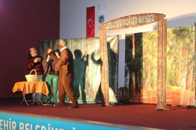 Alaşehir'de Tiyatro Şenliği