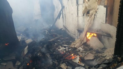 Horasan'da Çıkan Yangında 1 Ev Kül Oldu