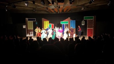 Odunpazarı Belediye Tiyatrosu Ankaralı Tiyatro Severlerle Bir Araya Geldi