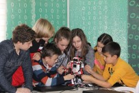 Öğrenciler geleceklerini kodluyor