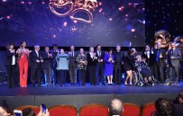 Türk Tiyatrosunun Duayen İsimleri Beyoğlu'nda Onurlandırıldı