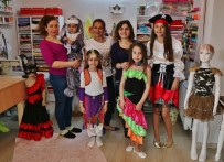 ÖZEL TASARIM - Çocuklar İçin Evini Podyuma Dönüştürdü