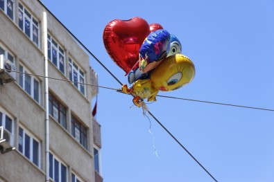 Eskişehir'de Tramvay Ulaşımına Uçan Balon Engeli