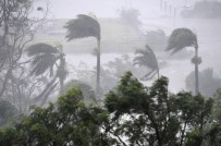 QUEENSLAND - Fırtına Ve Yağış Airlie Plajını Vurdu