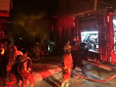 İzmir'de Metruk Bir Binada Yangın Çıktı