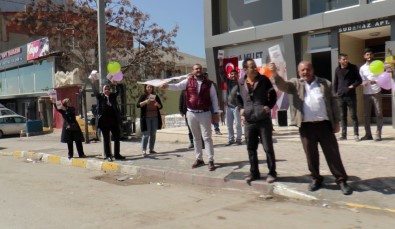 Kılıçdaroğlu'nun Konvoyunu, 'Evet' Bayrakları Karşıladı