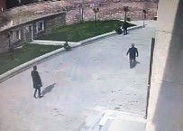 VALİDE SULTAN - Kucağında bebeğiyle uyuşturucu sattı