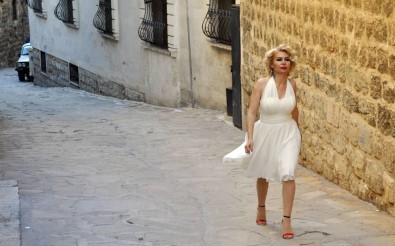 Mardin'in Marilyn'i Kolları 'Evet' İçin Sıvadı