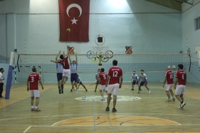 Ağrı'da Kurumlar Arası Voleybol Turnuvası Başladı