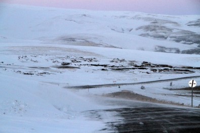 Ardahan'da Ulaşıma Kar Ve Tipi Engeli