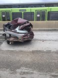 METRO İSTASYONU - Bursa'da İnanılmaz Kaza...Bu Araçtan Sağ Çıktı