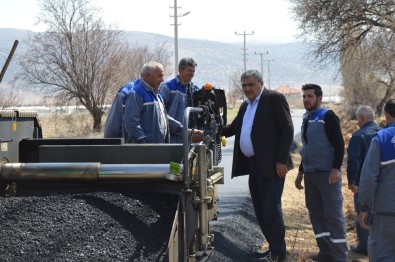 Büyükşehir'den Bozhöyük Ve Zümrütova'ya Sıcak Asfalt