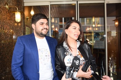 Ebru Yaşar Ve Eşinden Örnek Davranış