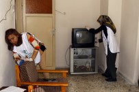 GENÇ NÜFUS - Mersin'de Yaşlıların Evi Belediye Ekiplerince Temizleniyor