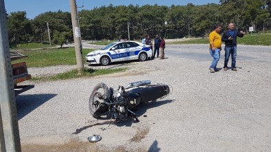 Motosiklet Otomobile Çarptı Açıklaması 2 Yaralı