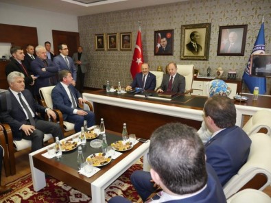 Sağlık Bakanı Akdağ, Başkan Gümrükçüoğlu'nu Ziyaret Etti
