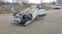 SADETTİN BİLGİÇ - Tarım Aracının Çarptığı Otomobil Takla Attı Açıklaması 1 Yaralı