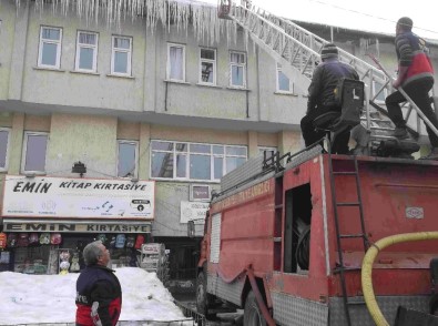 Varto Belediyesinden Buz Kırma Çalışması