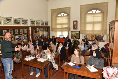 Yabancılara Türkçe Öğretecek Eğitimcilerin Eğitimine Başlandı