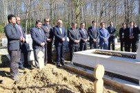 ÖMER CAN - Bakan Yılmaz Demokrasi Şehidini Ziyaret Etti