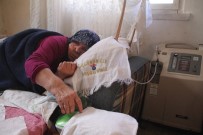 BRONŞİT HASTALIĞI - Elektrik Borcunu Ödeyemeyen Yaşlı Kadının Hayatı Elektriğe Bağlı